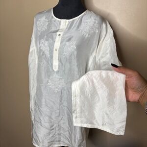 NEW Victoria's Secret Womens Sz M Silk Night Shirt Off White Embroidered